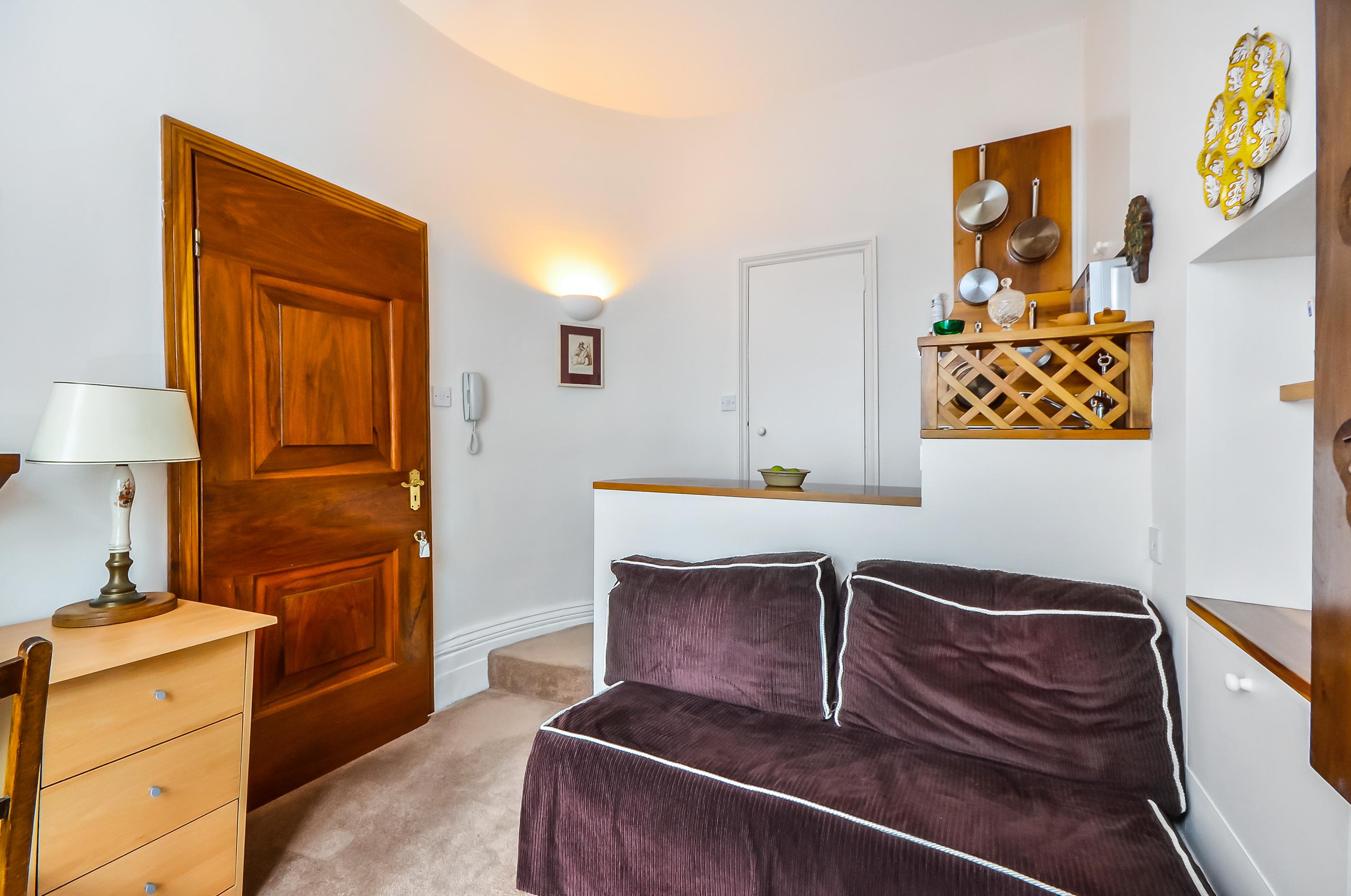 Flat Belgrave Road in City of Westminster