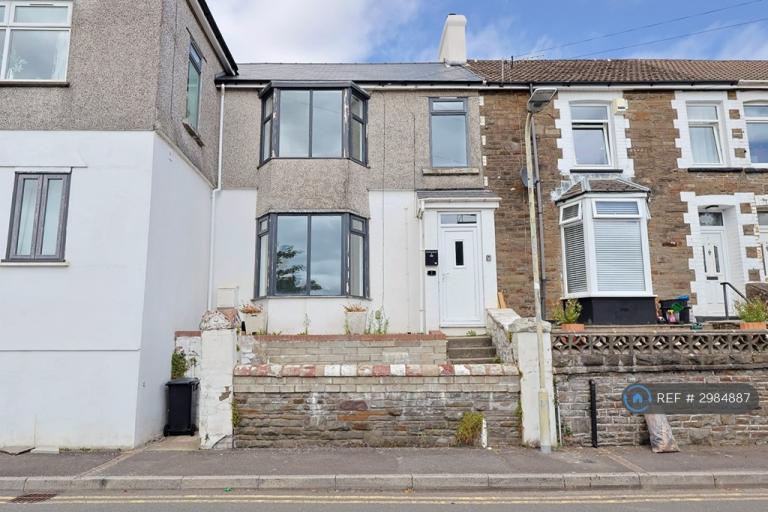 House Commercial Terrace in Treharris