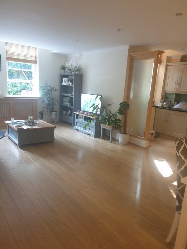 Room Livingston Drive South in Liverpool