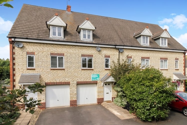 House Fieldfare Close in Cherwell District