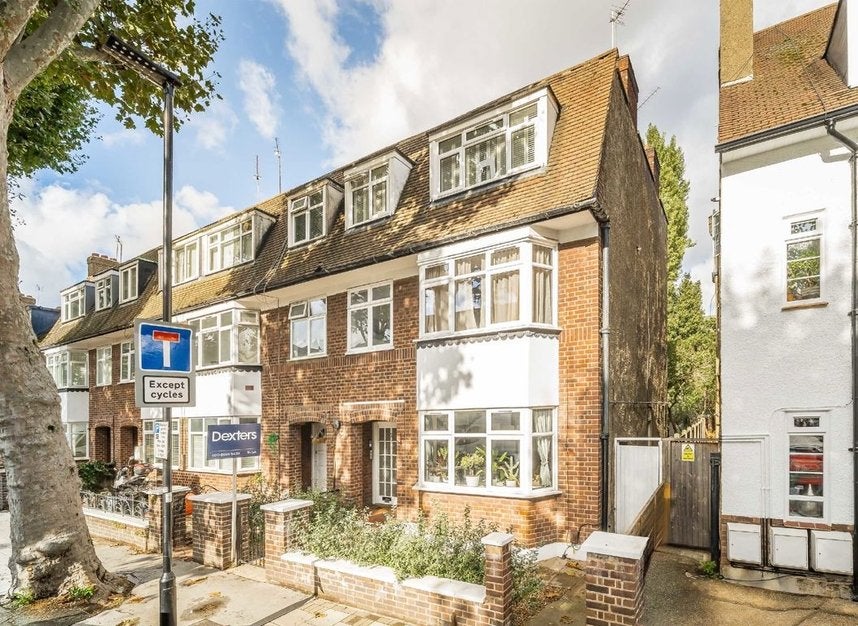 Flat Thornton Avenue in Greater London
