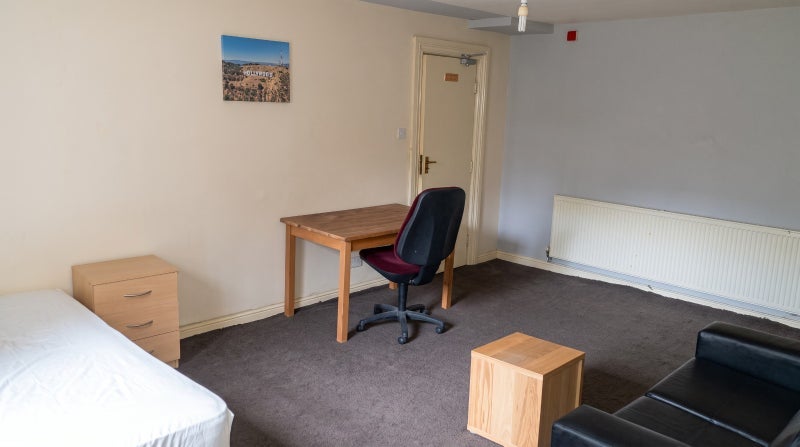 Room Pemberton Drive in Bradford