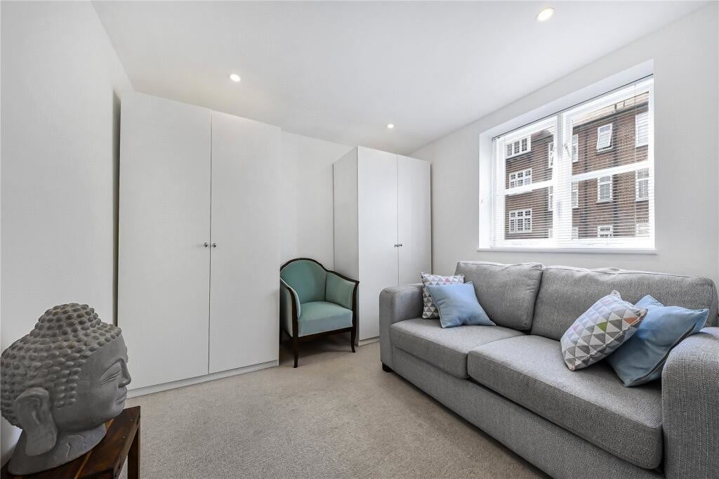 Flat Meadowbank in Greater London