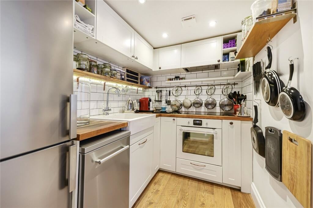 Flat Meadowbank in Greater London