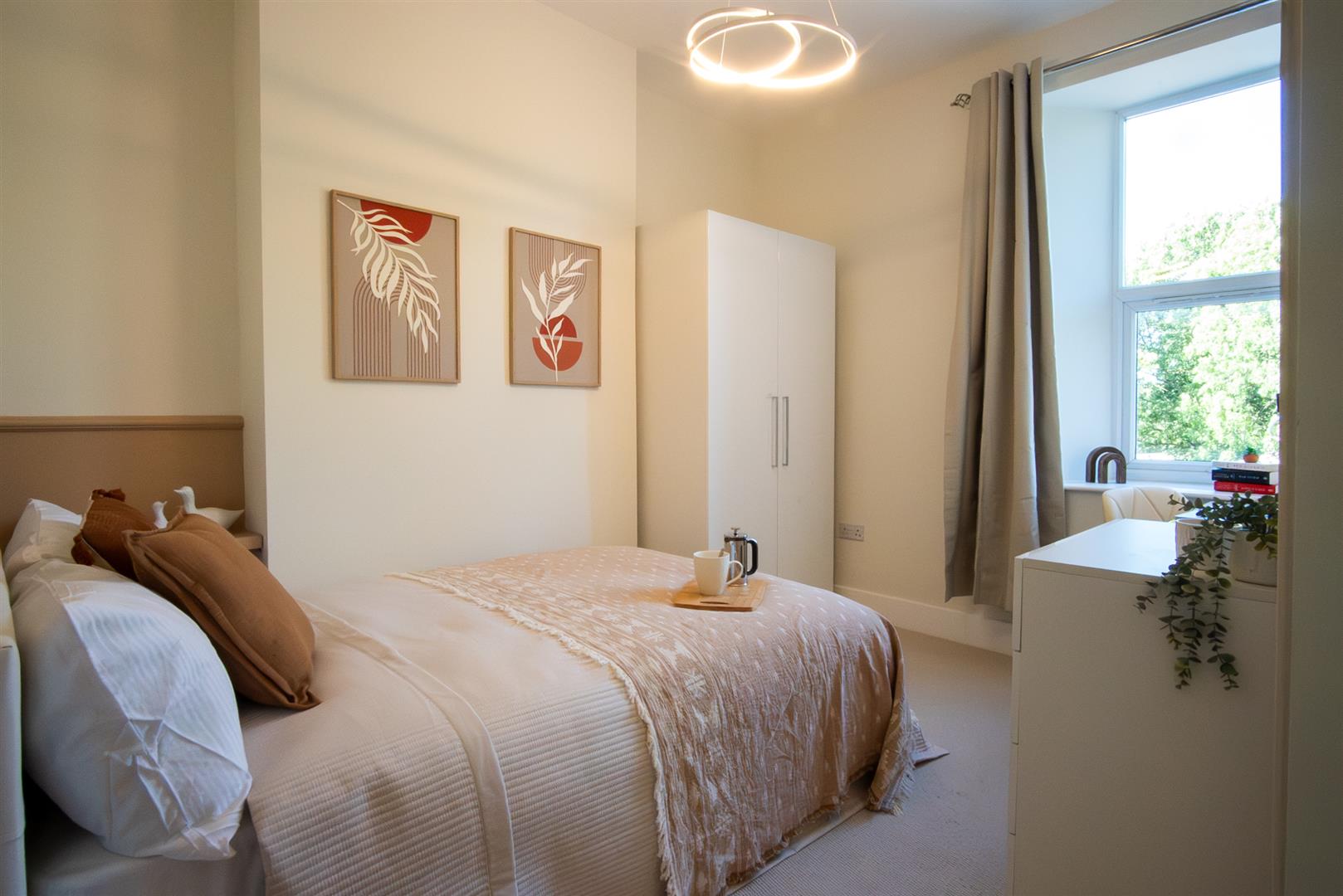 Room Fishponds Road in Bristol