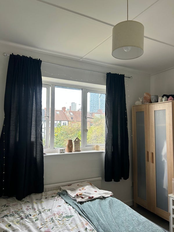 Room Canada Road in Greater London