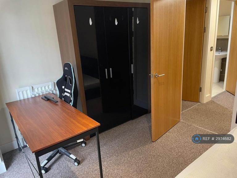 Flat Langley Walk in Birmingham