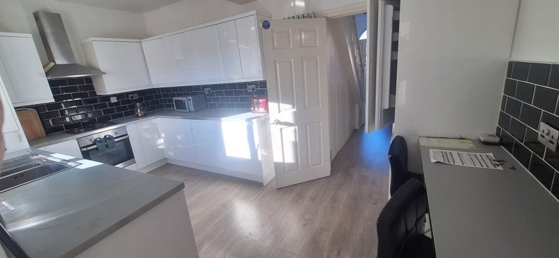 Room Conygre Road in Bristol