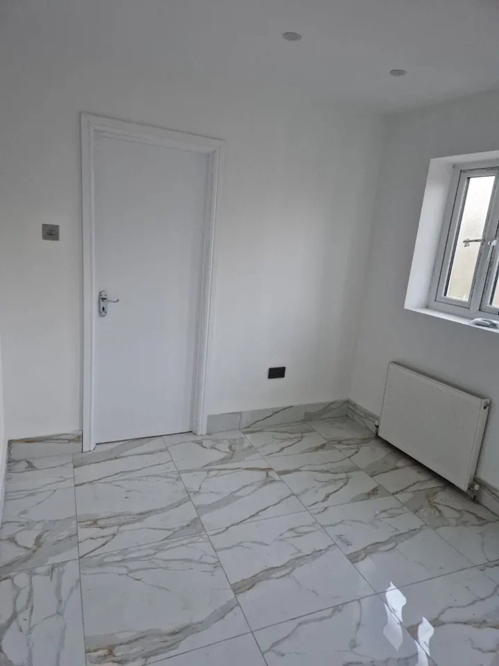 Room Thornton Road in Greater London