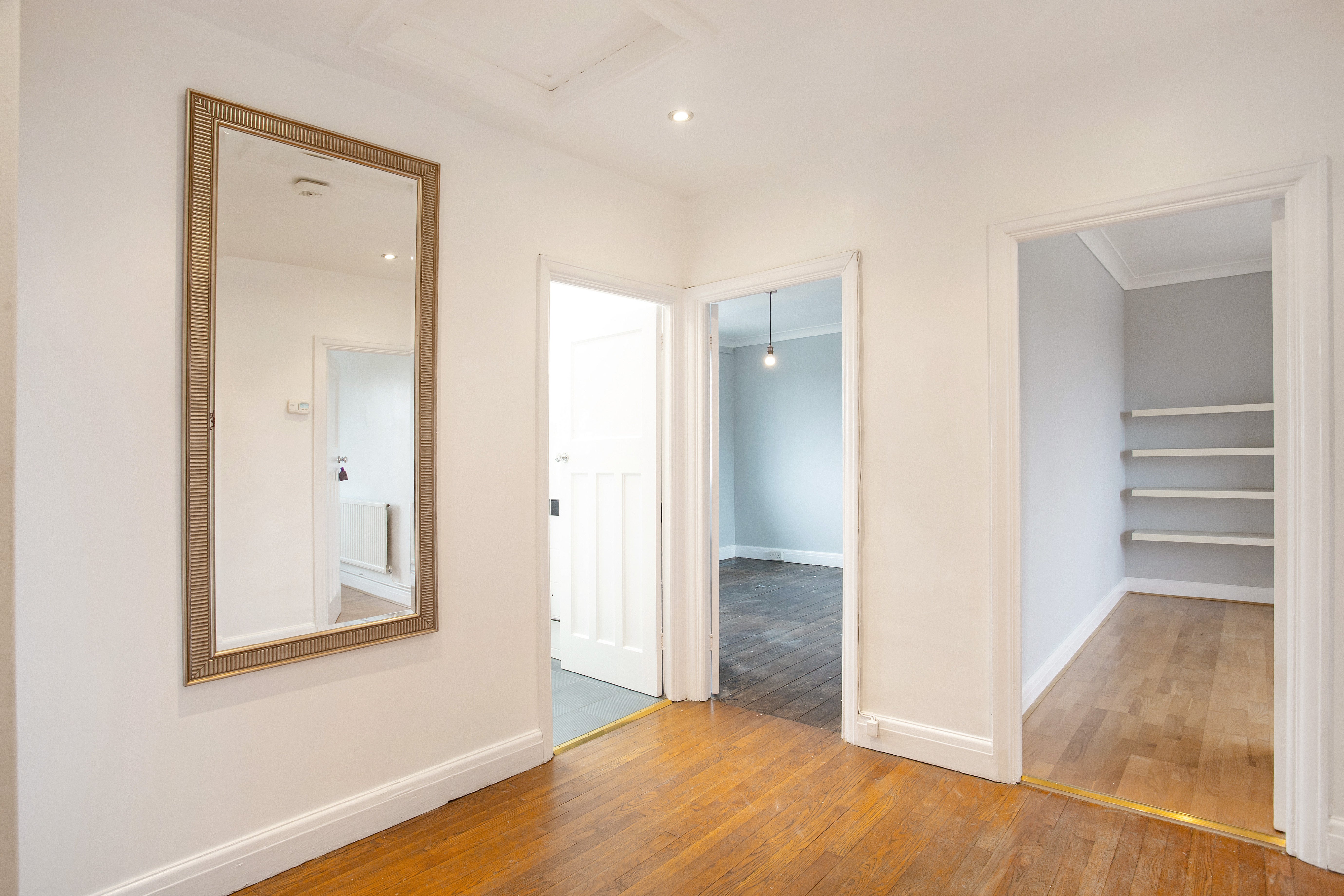 Flat Chertsey Road in Greater London