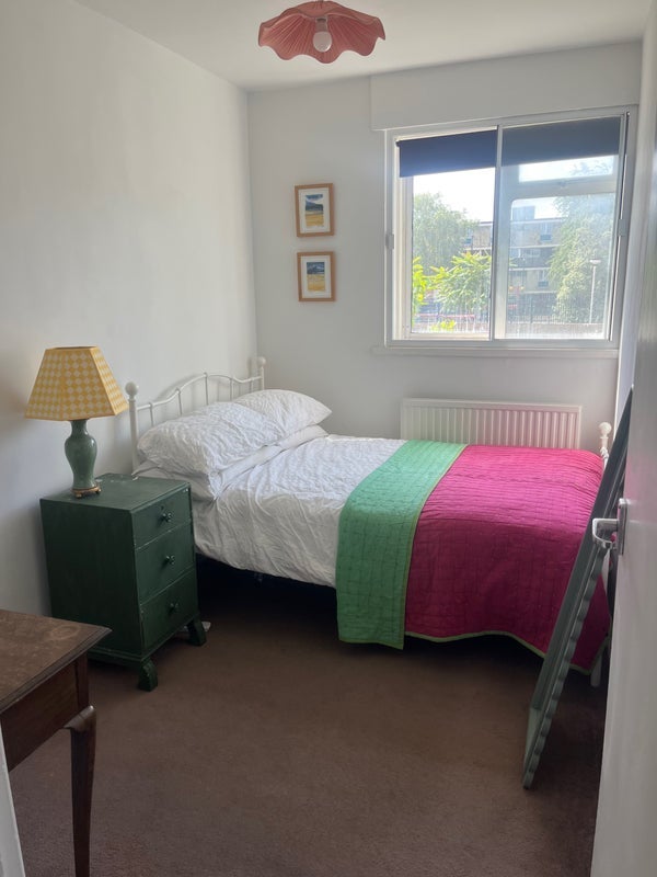 Room Redmans Road in Greater London