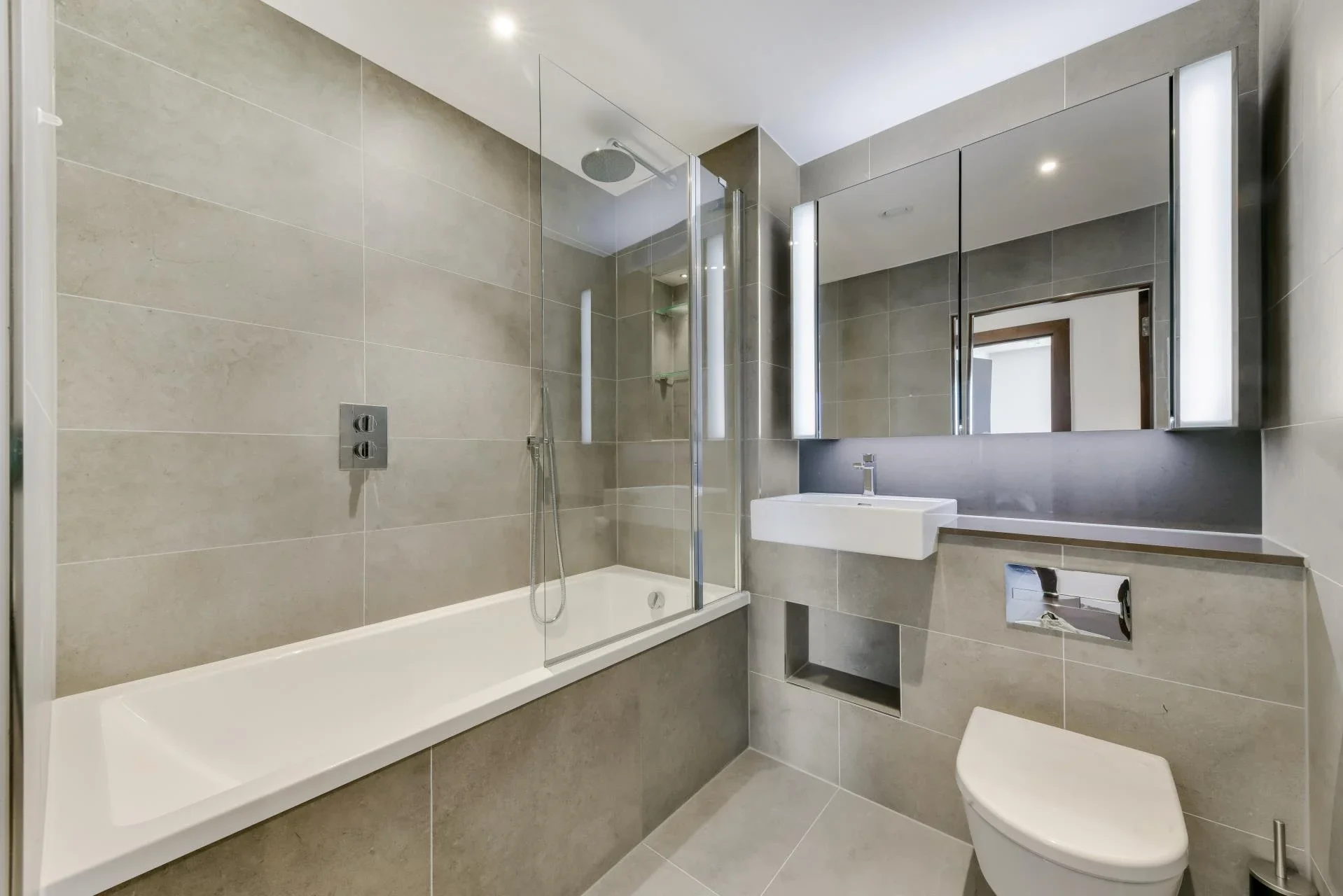 Flat Lanchester Way in Greater London