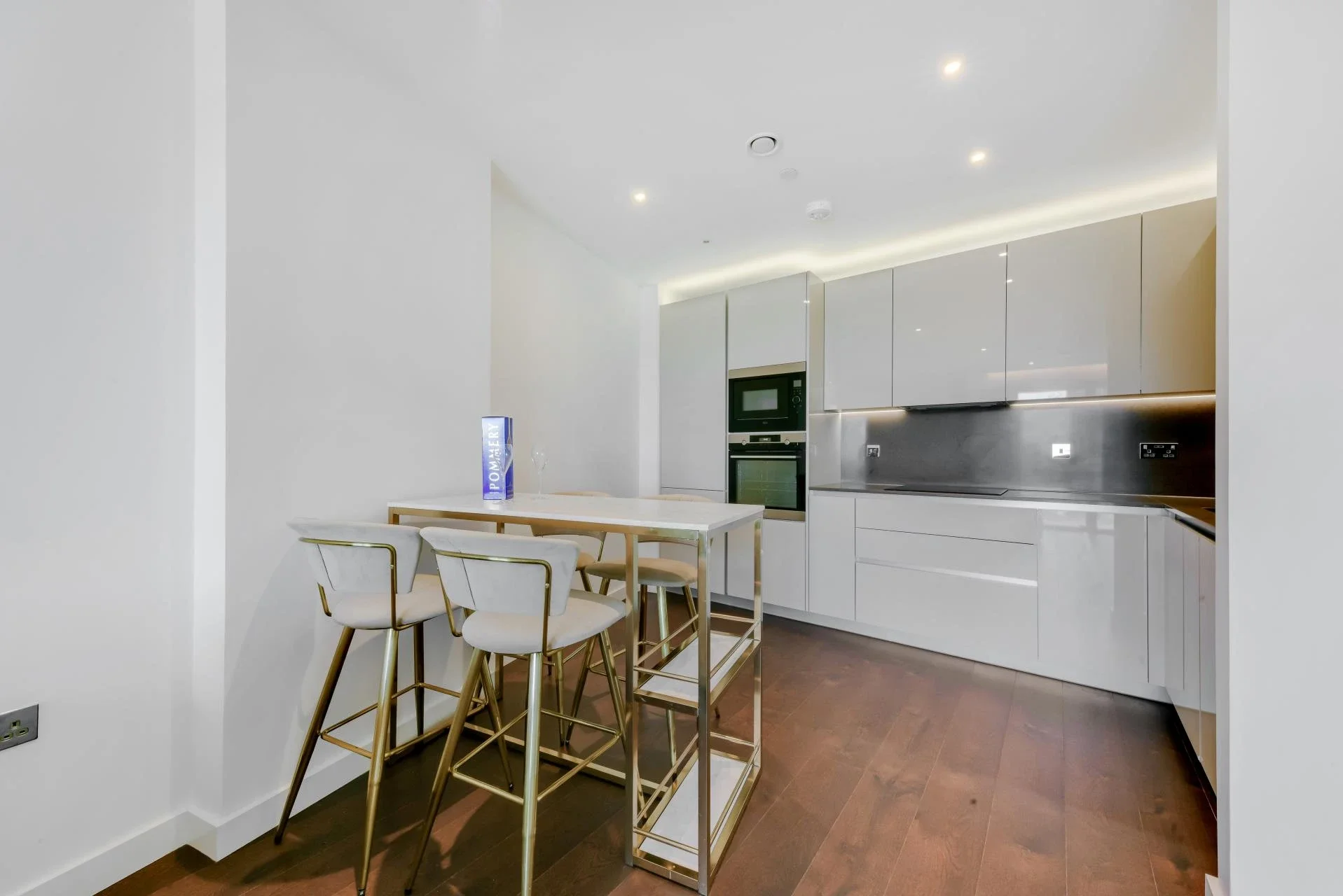 Flat Lanchester Way in Greater London