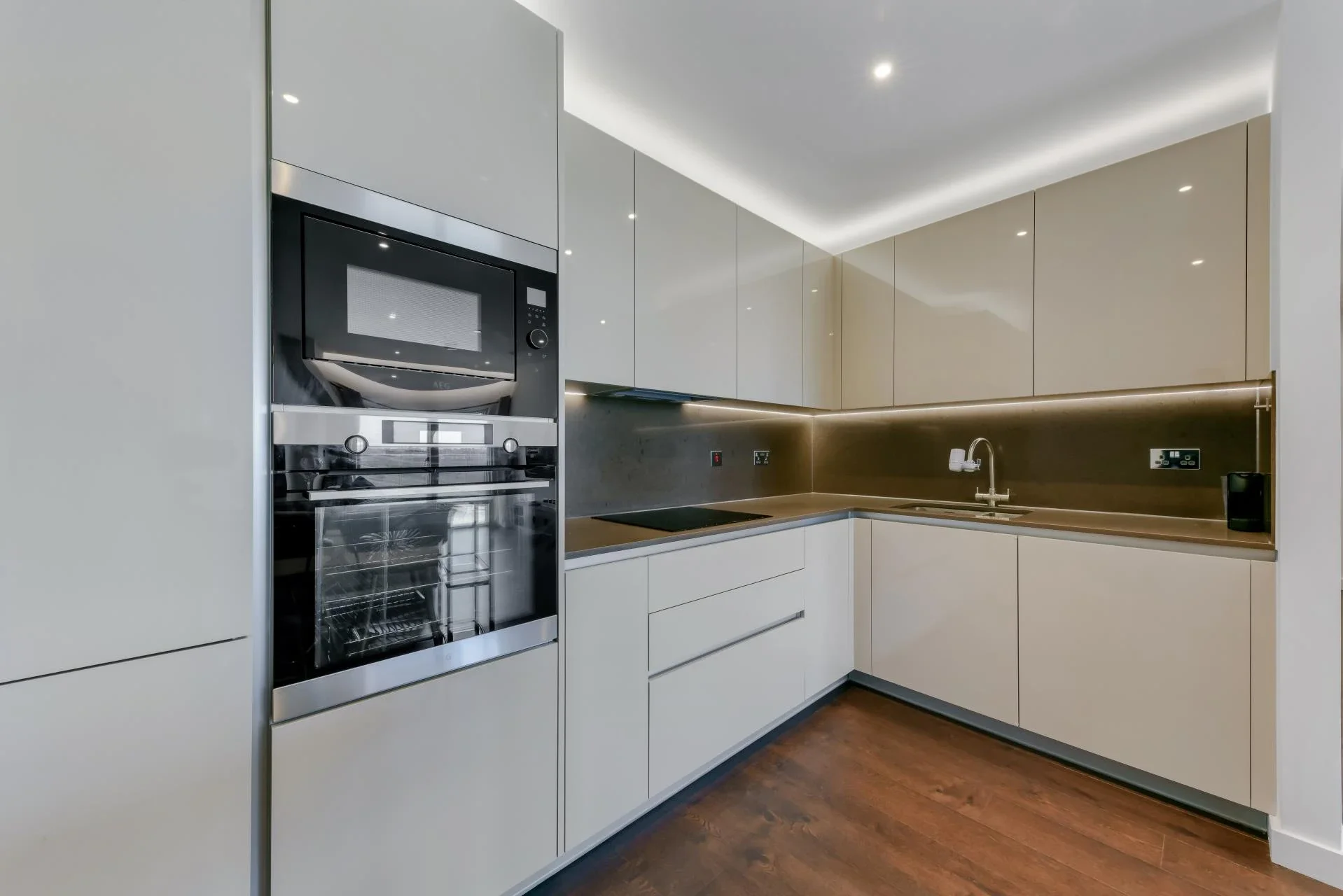 Flat Lanchester Way in Greater London