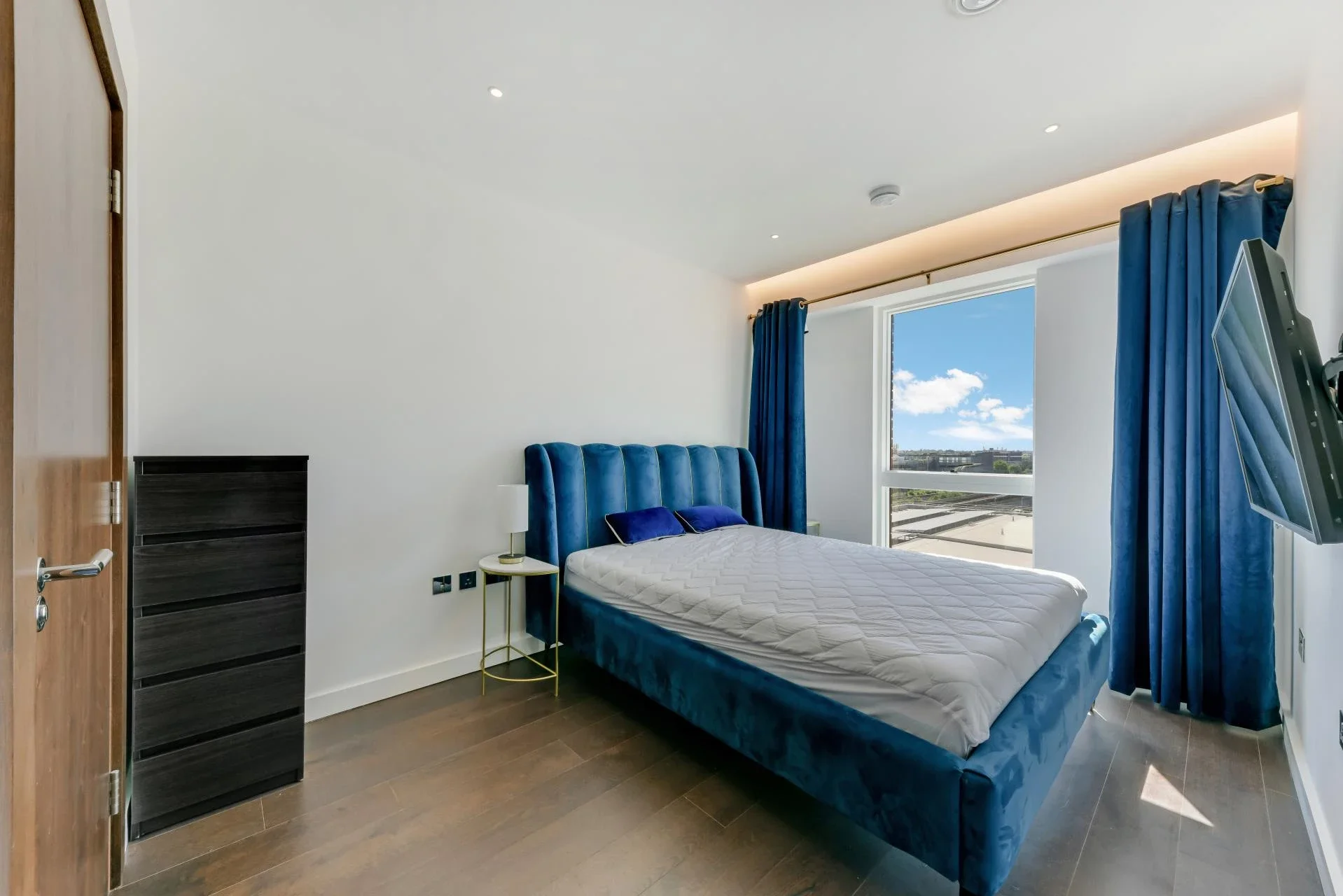 Flat Lanchester Way in Greater London