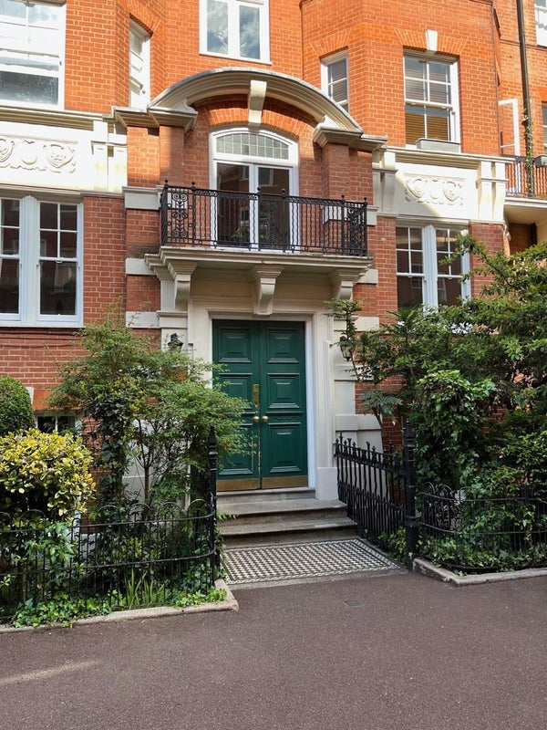 Room Beaumont Avenue in Greater London