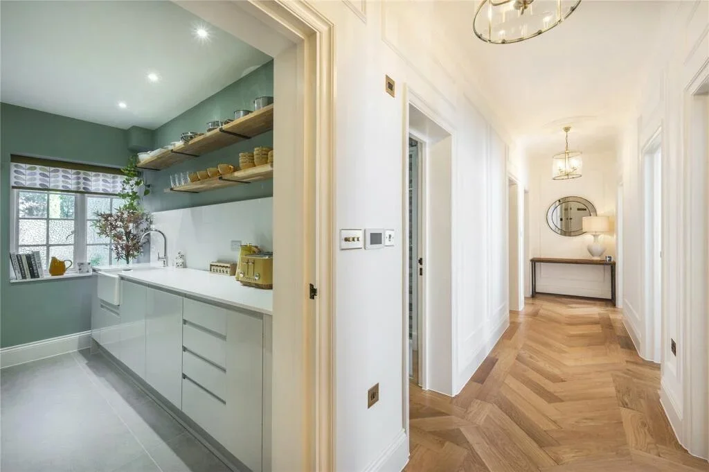 Flat Finchley Road in Greater London