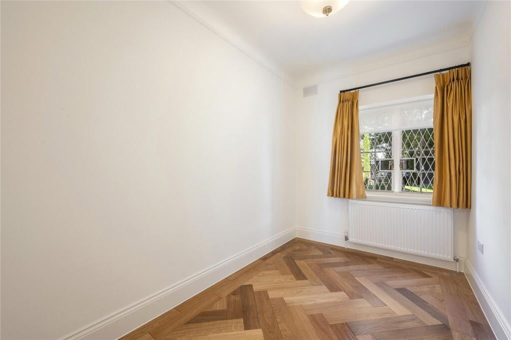 Flat Finchley Road in Greater London
