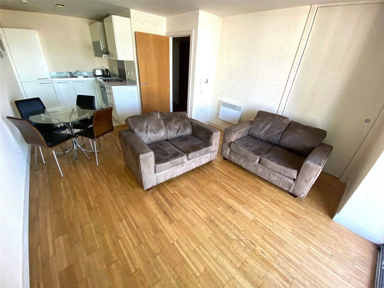 Flat Kelso Place in Manchester