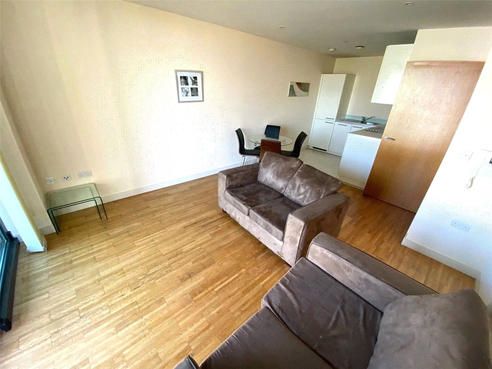 Flat Kelso Place in Manchester