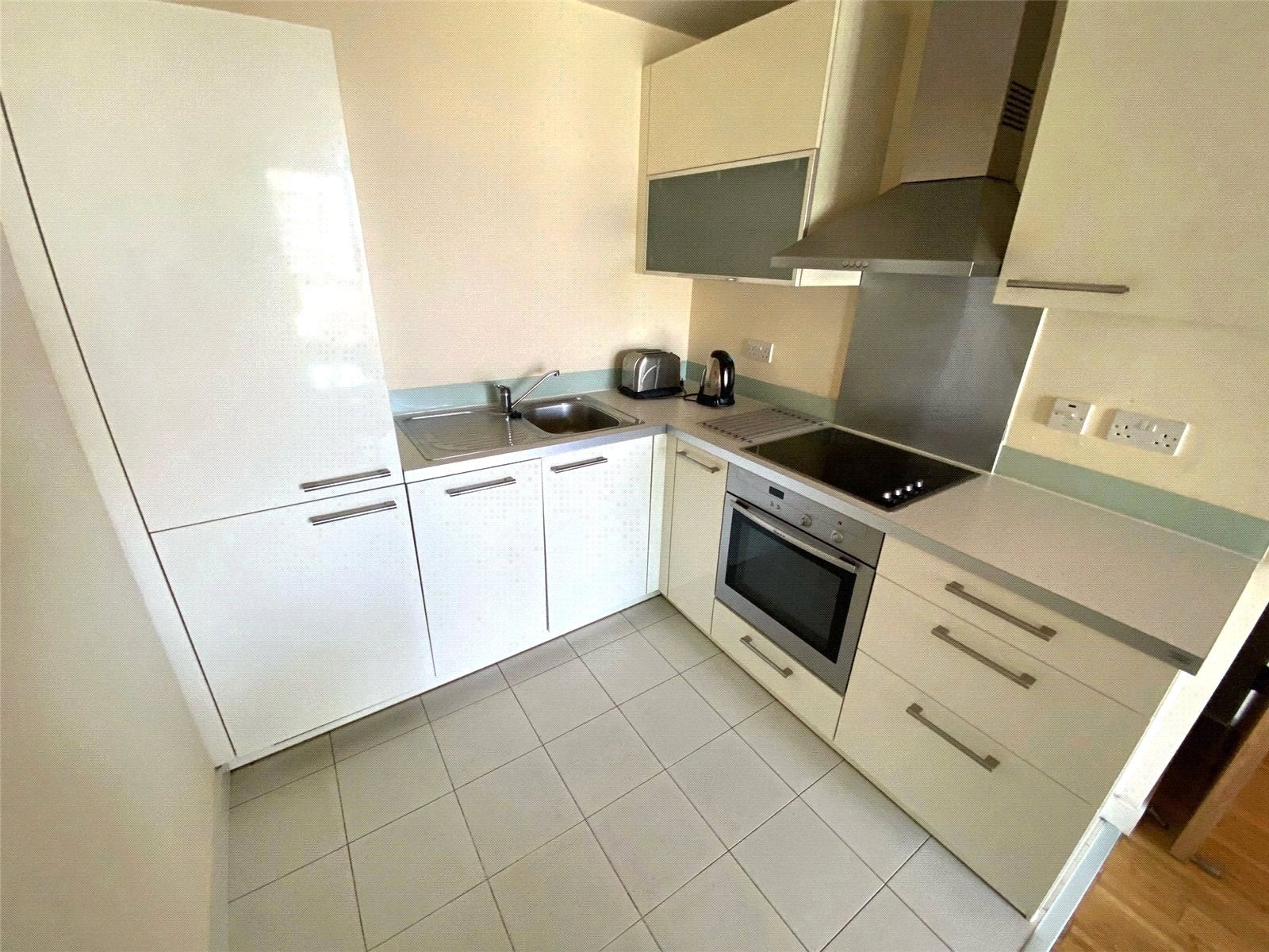 Flat Kelso Place in Manchester