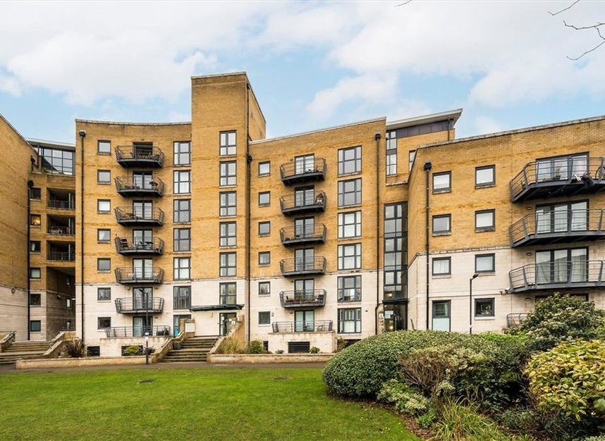 Flat Glaisher Street in Greater London