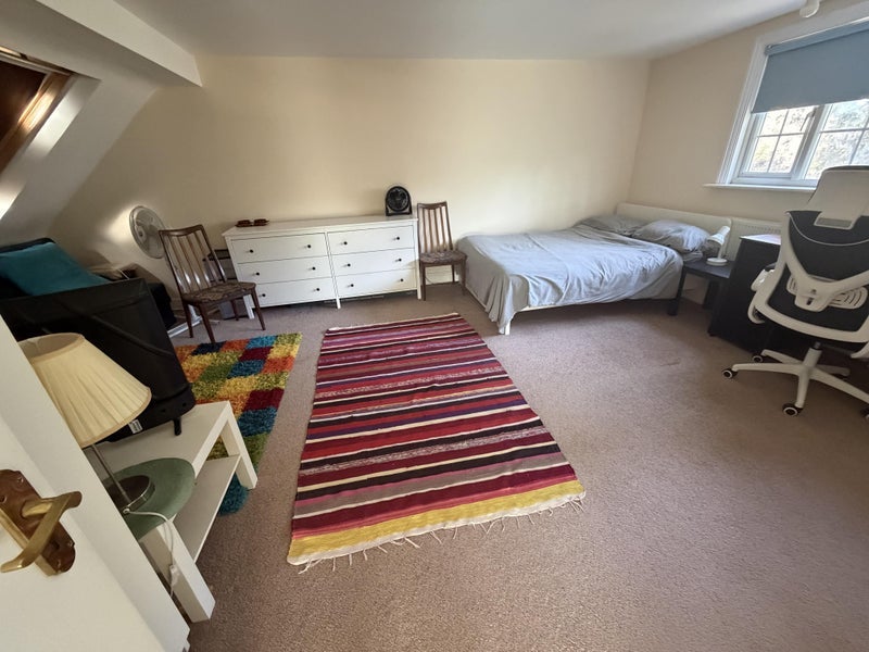 Room Wentworth Avenue in Greater London