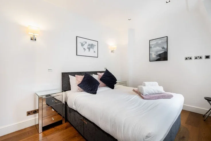 Flat Newman Street in City of Westminster