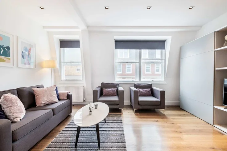 Flat Newman Street in City of Westminster