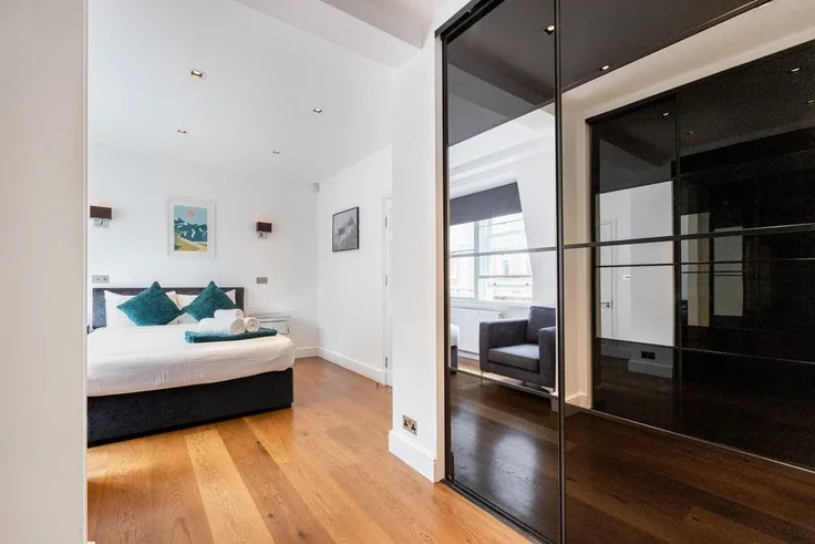 Flat Newman Street in City of Westminster