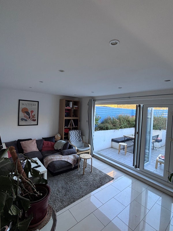 Room Harriet Close in Greater London