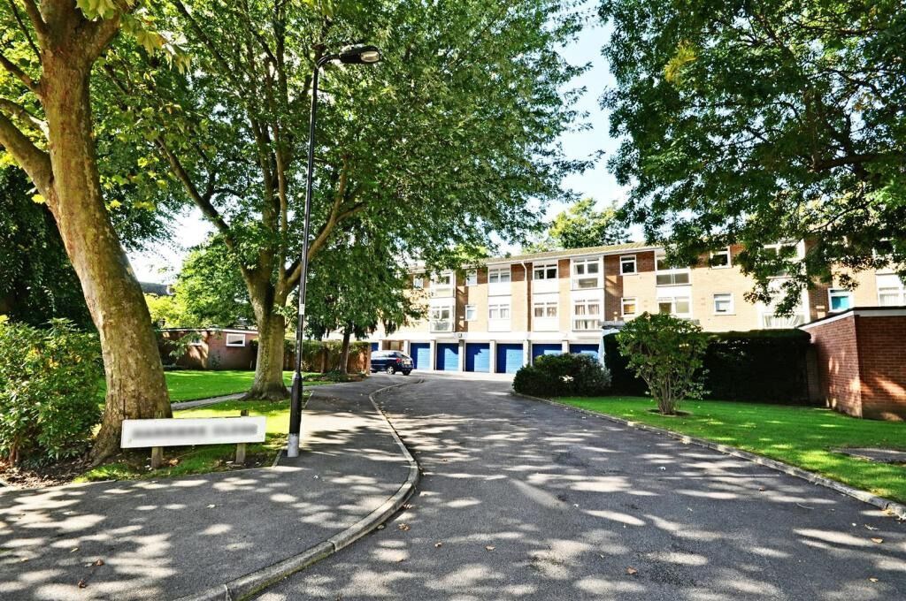 Flat Harriers Close in Greater London