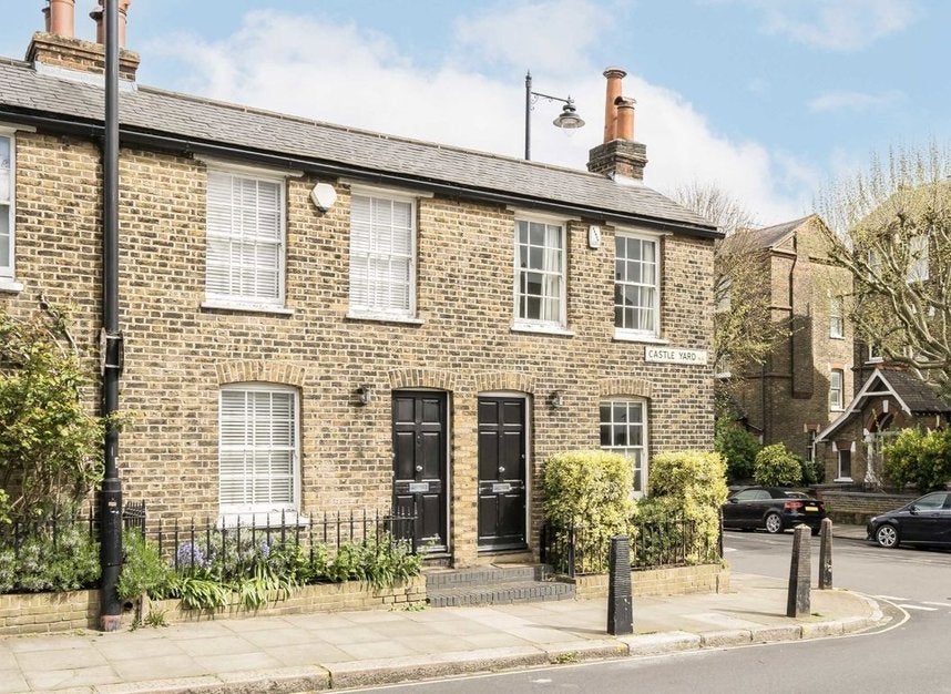 House Castle Yard in Greater London