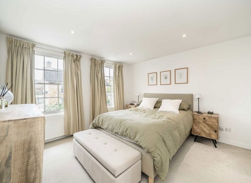 House Castle Yard in Greater London