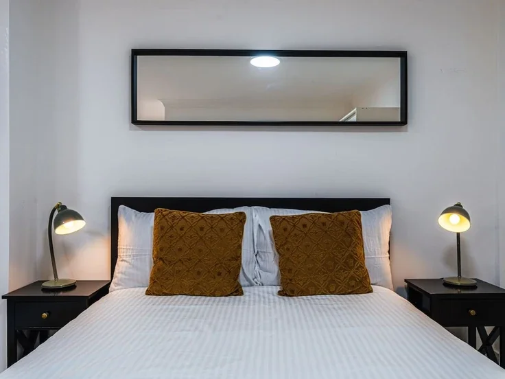 Flat Beaumont Crescent in Greater London