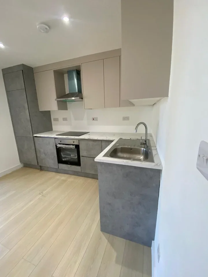 Flat Thornhill Road in Greater London