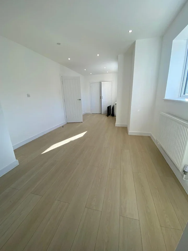 Flat Thornhill Road in Greater London