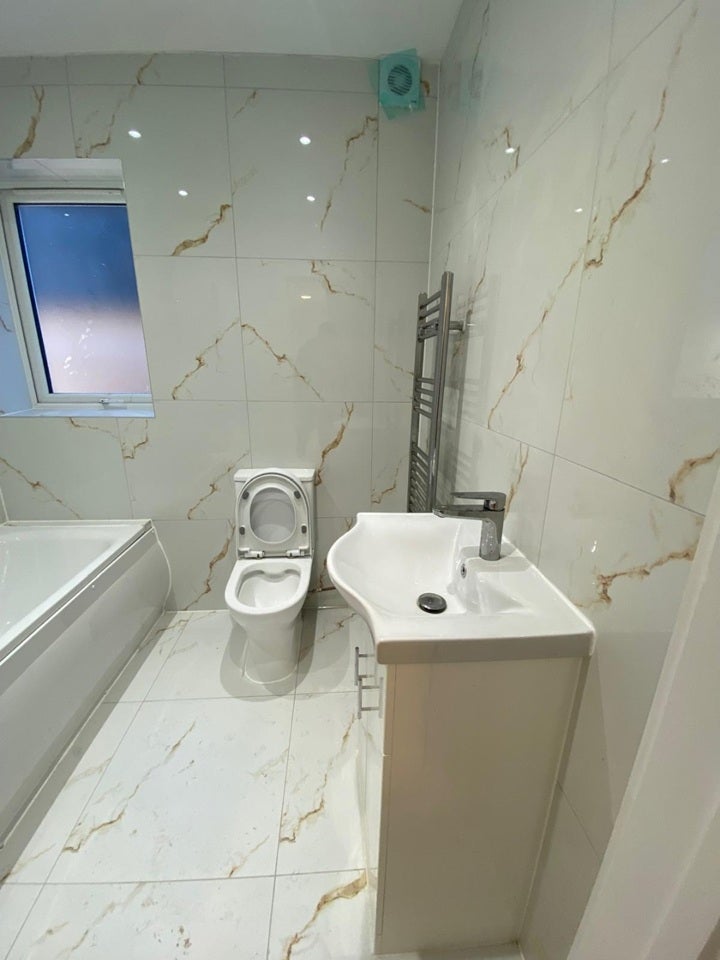 Flat Thornhill Road in Greater London