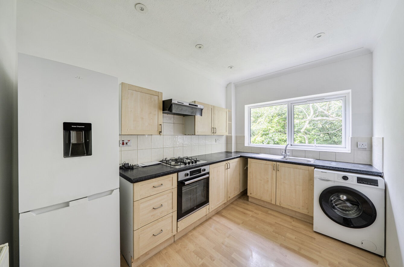 Flat Grandfield Avenue in Watford