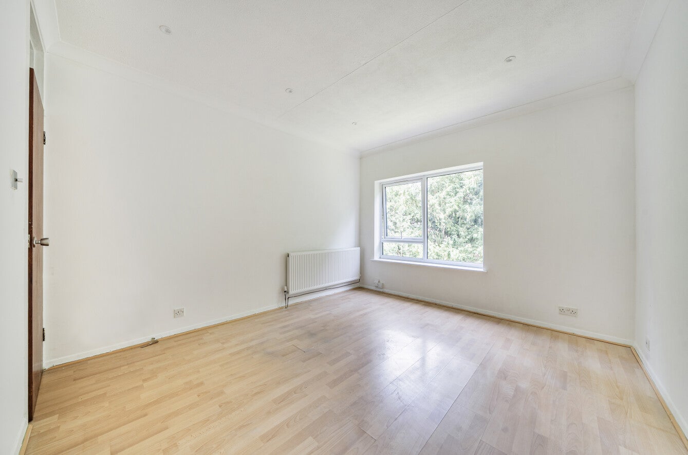 Flat Grandfield Avenue in Watford