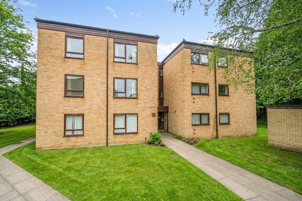 Flat Grandfield Avenue in Watford