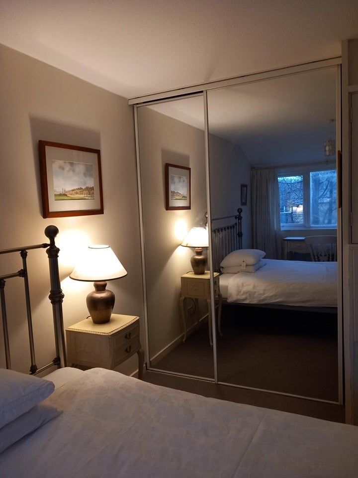 Room Holme Chase in Elmbridge