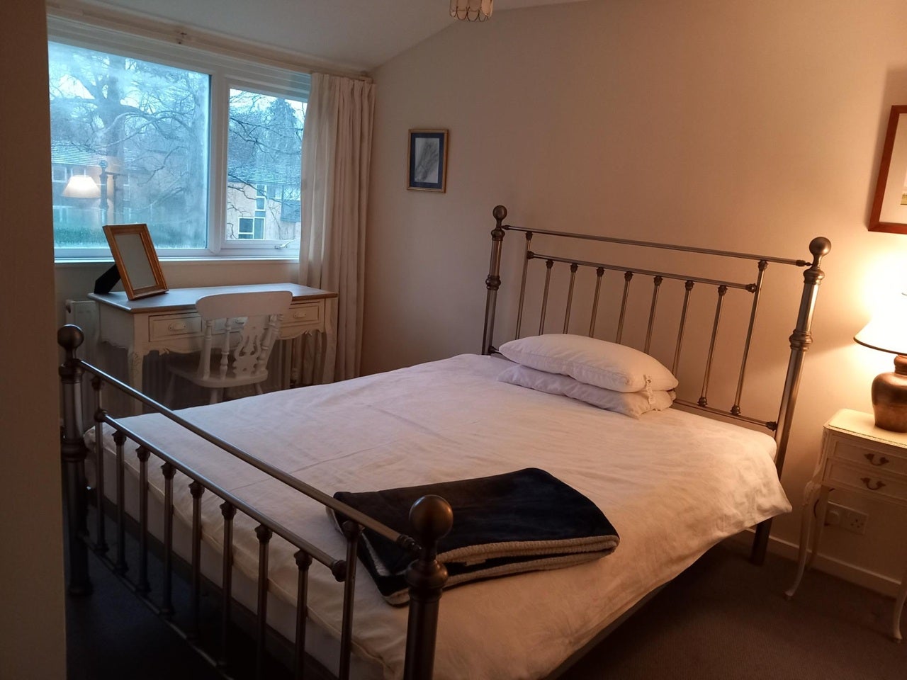 Room Holme Chase in Elmbridge