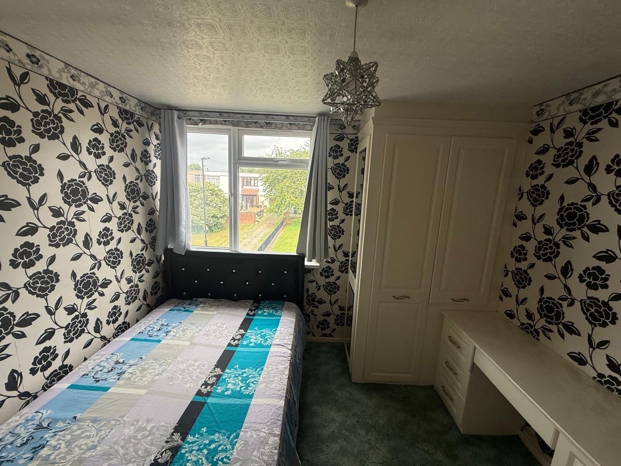 Room Stofield Gardens in Greater London