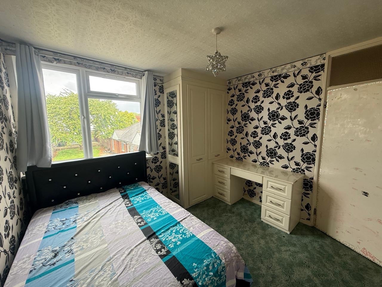 Room Stofield Gardens in Greater London