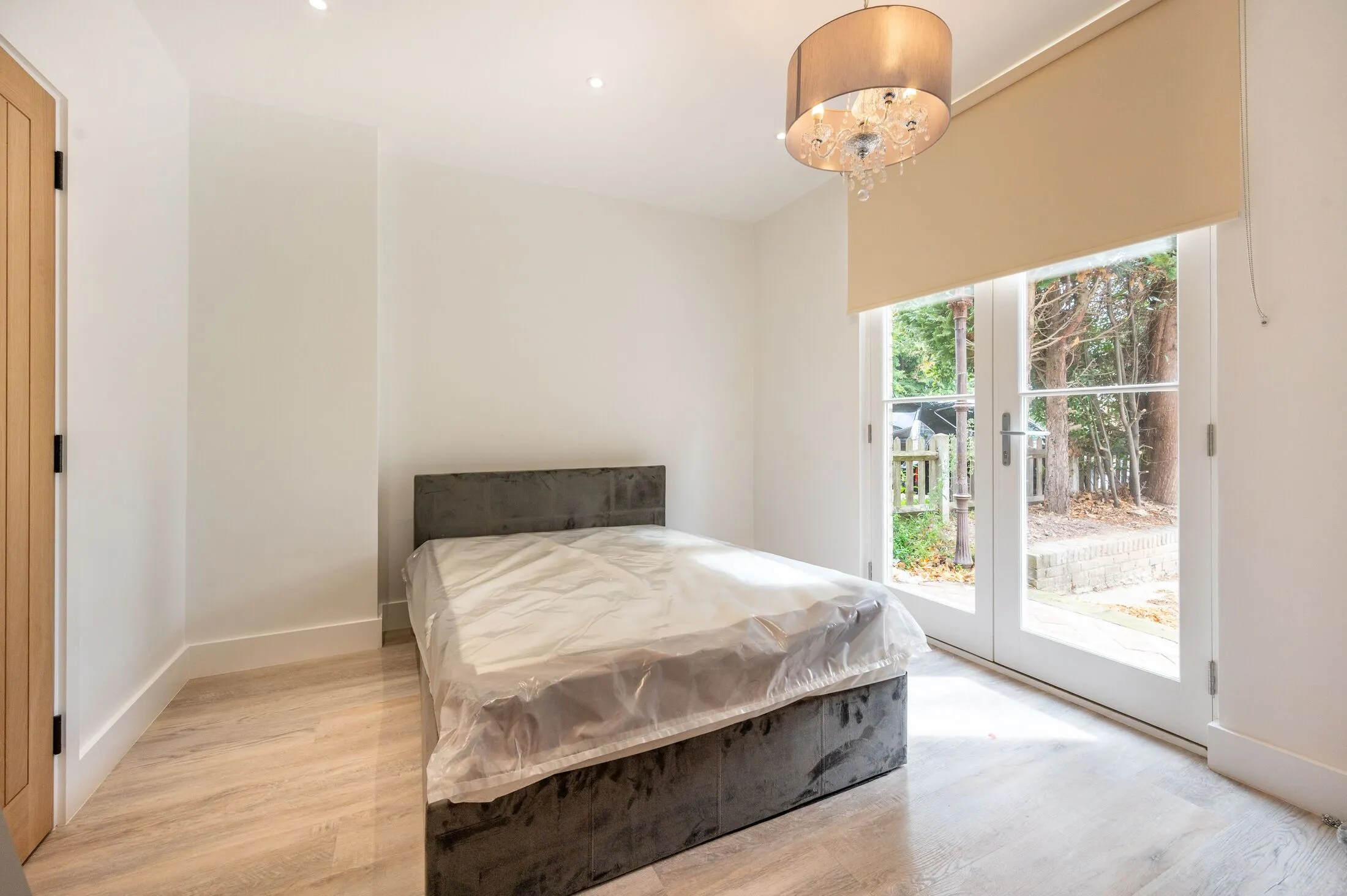 Flat Hampton Road in Greater London