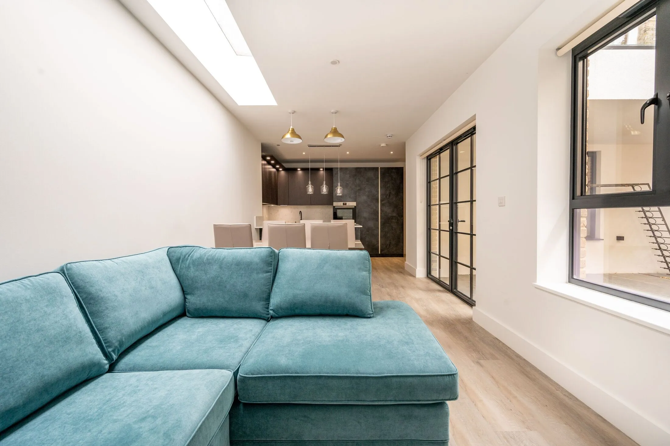 Flat Hampton Road in Greater London