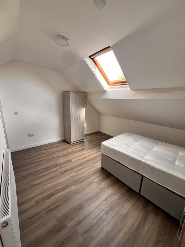 Room Metchley Lane in Birmingham