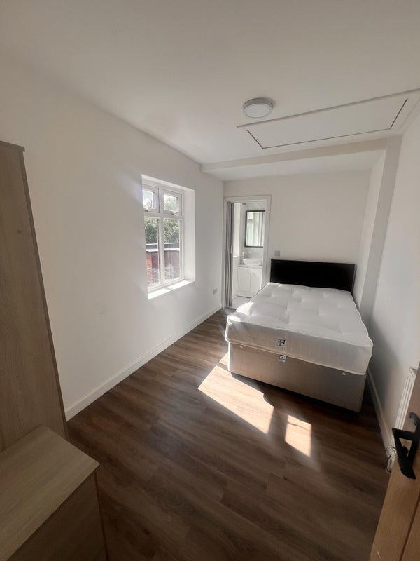 Room Metchley Lane in Birmingham