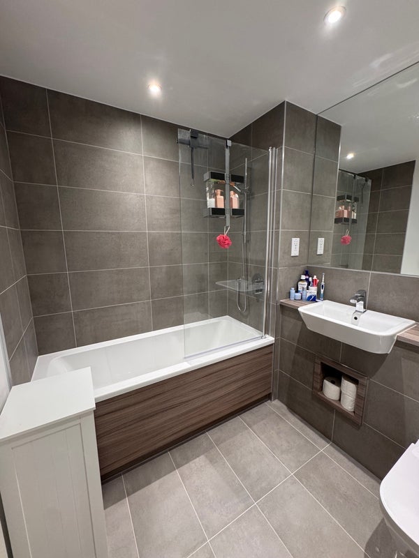 Room Headlam Road in Greater London